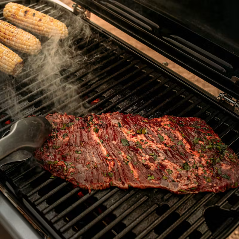 Weber Prenosný plynový gril Weber Traveler®