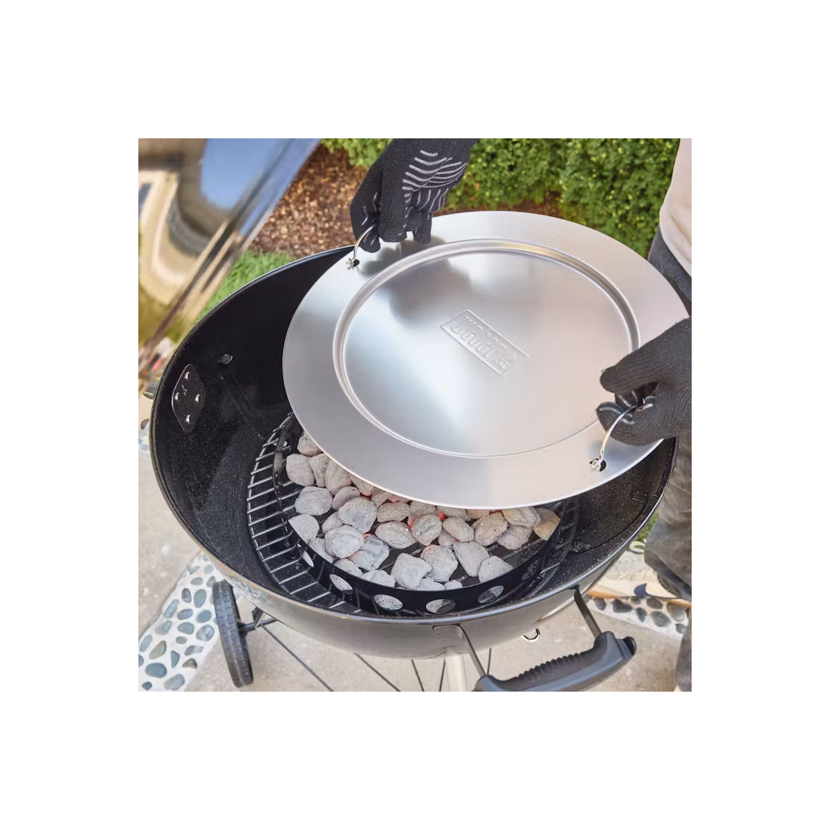 Weber Gril na drevené uhlie Master-Touch Premium, 57 cm