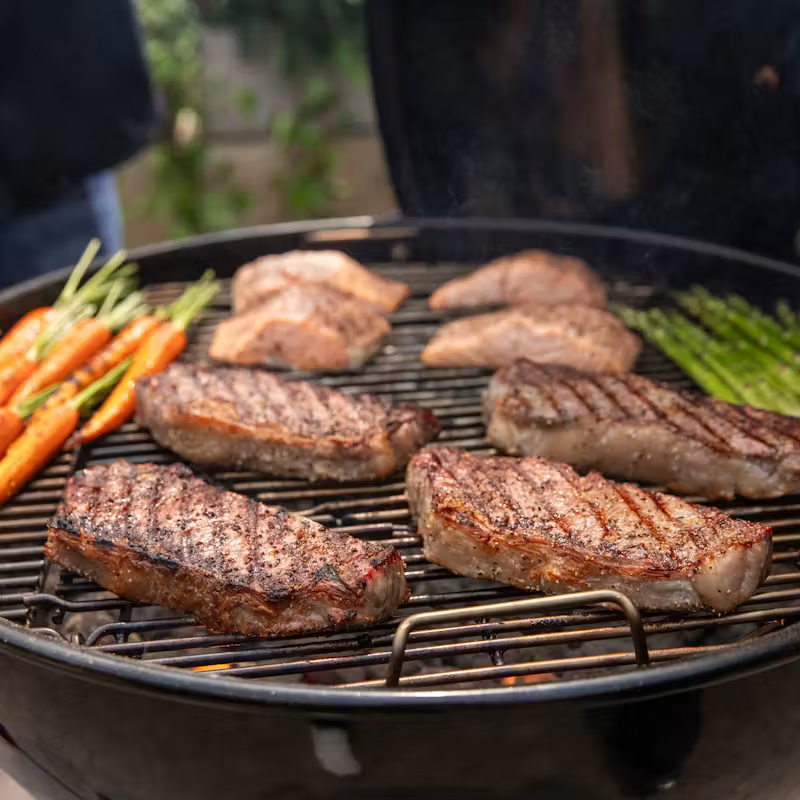 Weber Gril na drevené uhlie Master-Touch, 67 cm