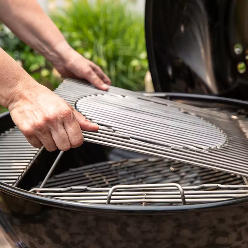 Weber Gril na drevené uhlie Master-Touch, 67 cm