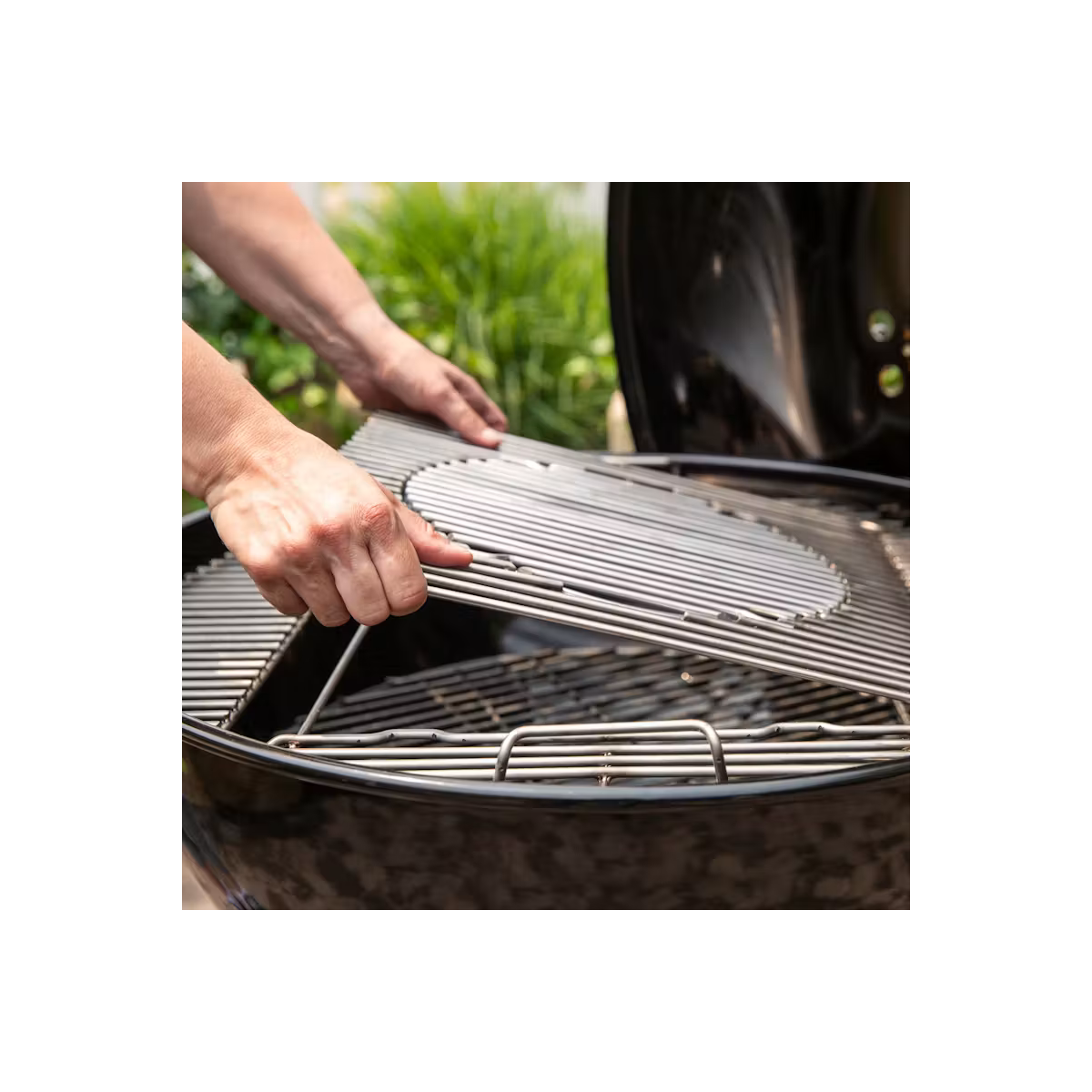 Weber Gril na drevené uhlie Master-Touch, 67 cm