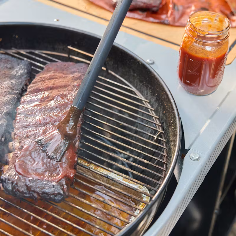 Weber Gril na drevené uhlie Performer Premium, 57 cm