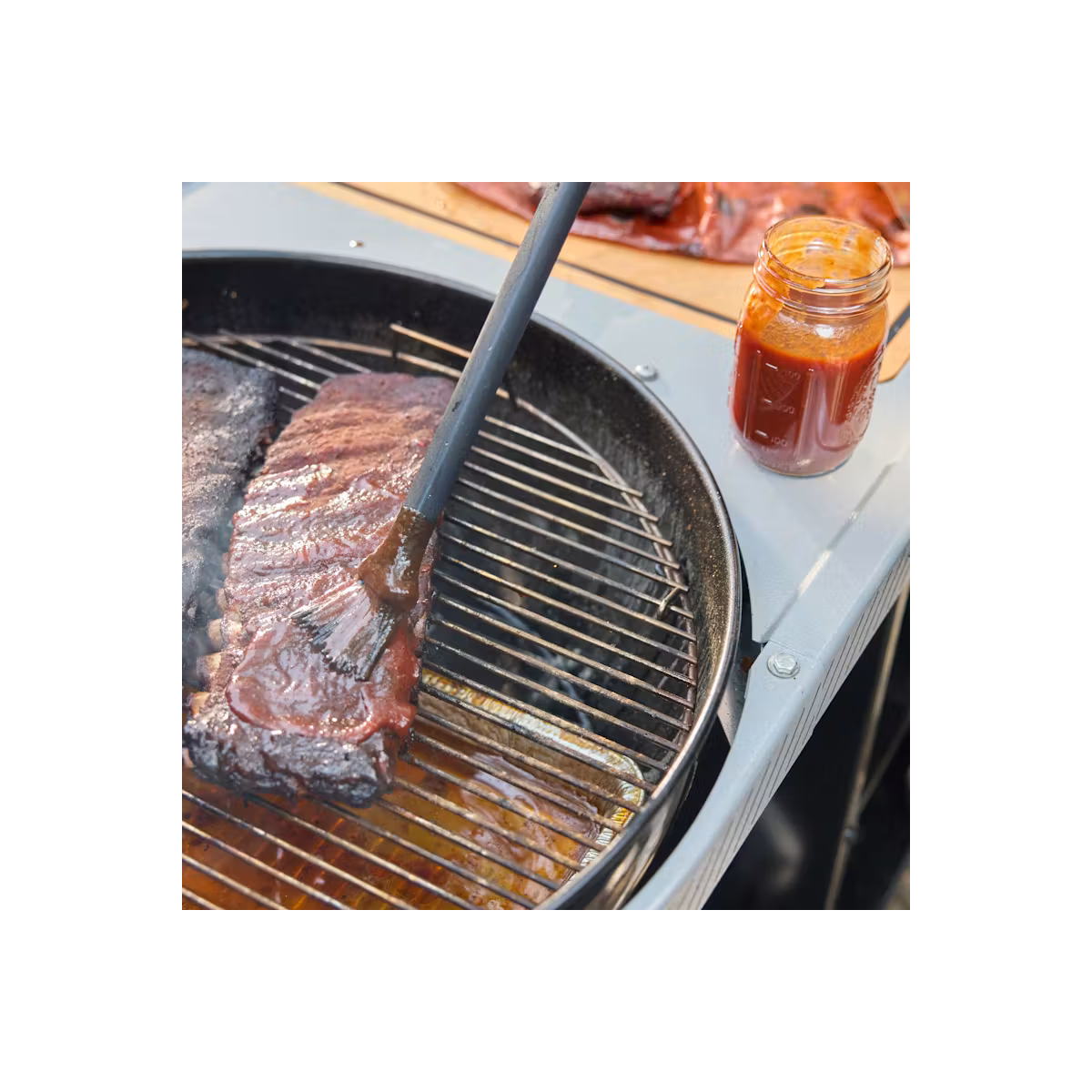 Weber Gril na drevené uhlie Performer Premium, 57 cm