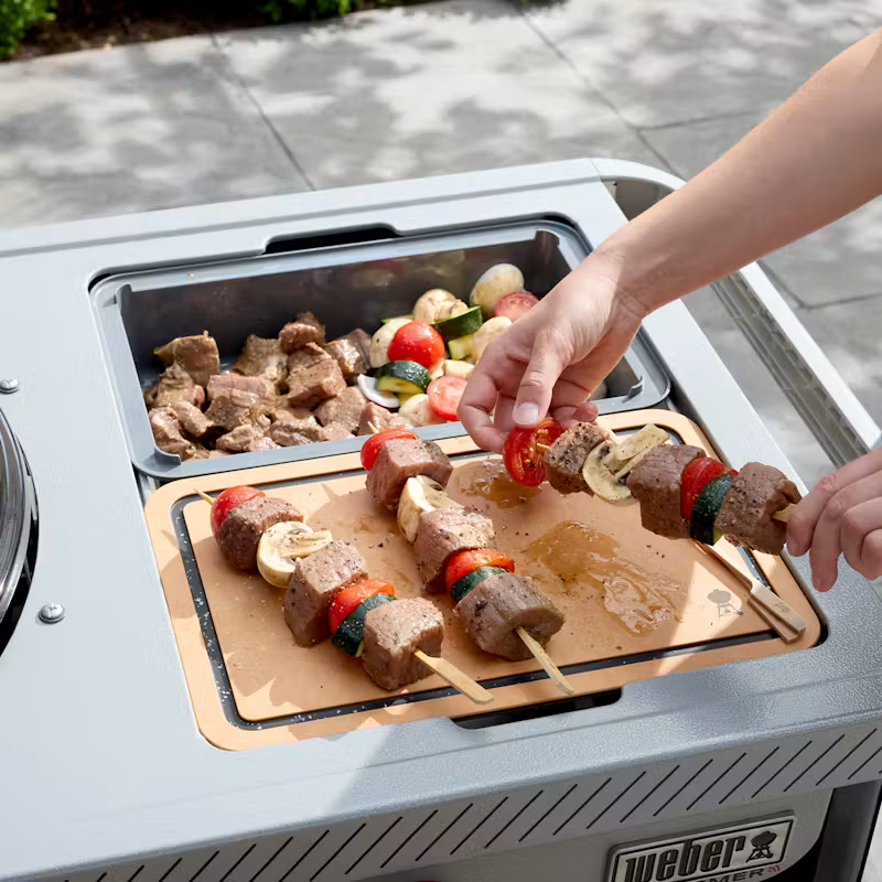 Weber Gril na drevené uhlie Performer Premium, 57 cm