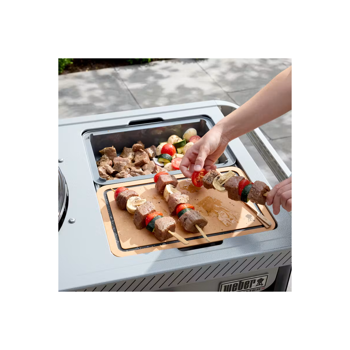 Weber Gril na drevené uhlie Performer Premium, 57 cm